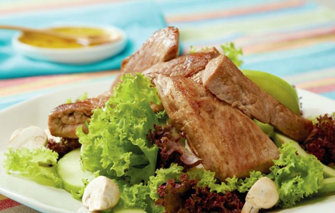 Solomito de cerdo con ensalada fresca