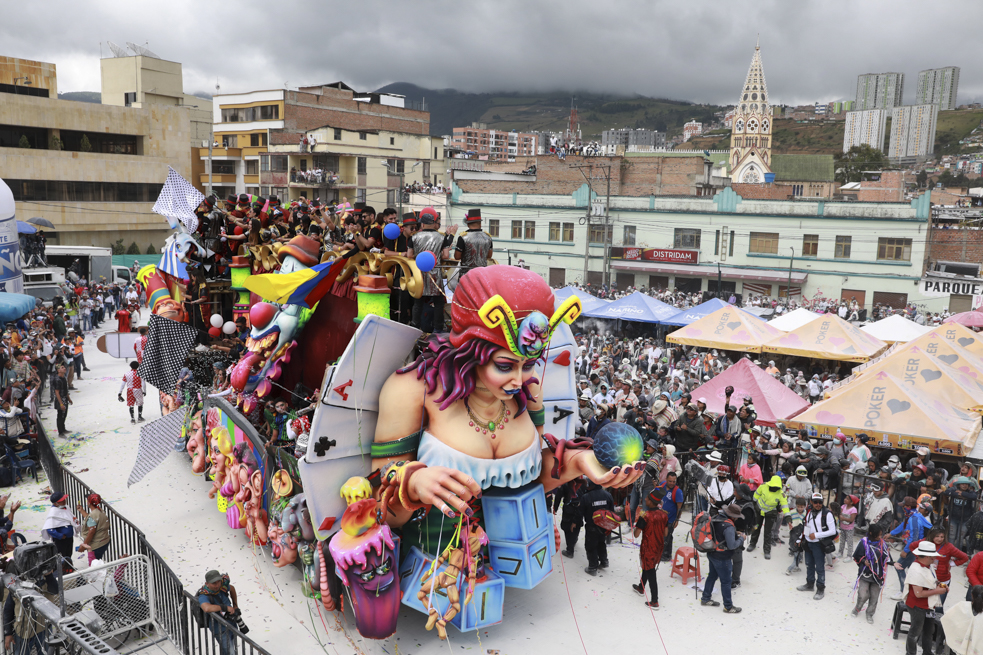 Cierre carnaval de blancos y negros