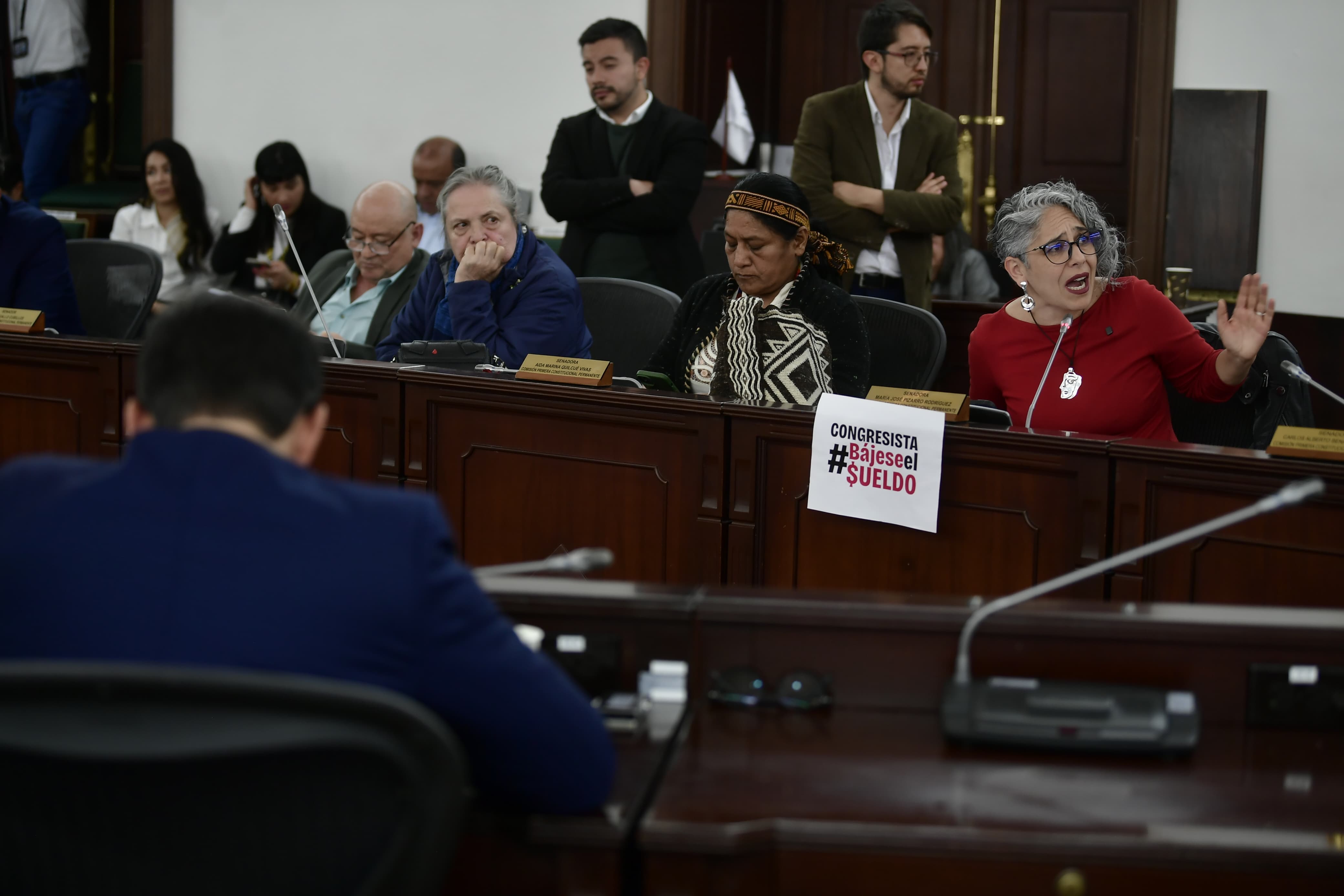 Estos son los funcionarios que tienen un salario más alto que el de los congresistas