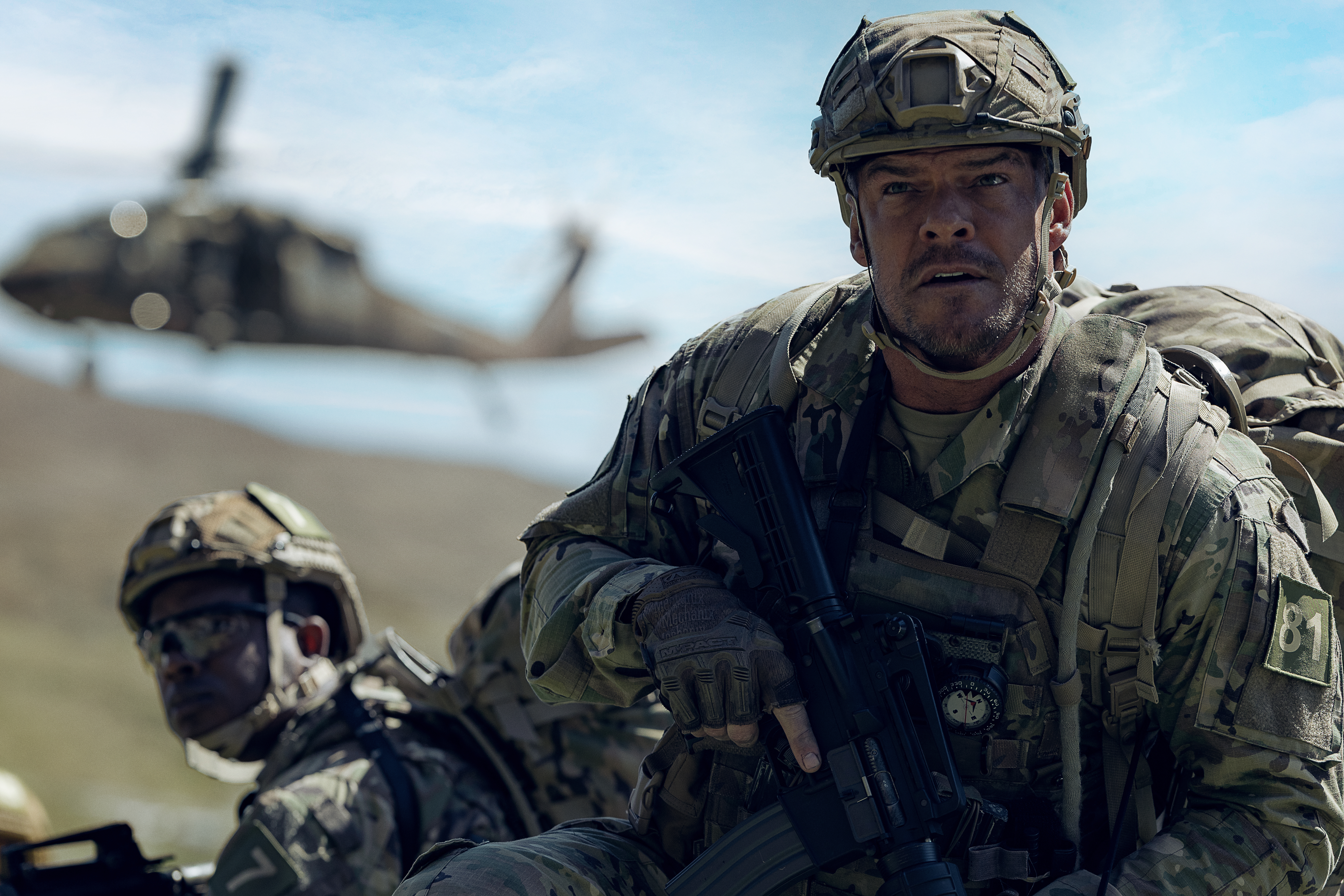Máquina de guerra, con Alan Ritchson: sinopsis y crítica de la película más vista de Netflix