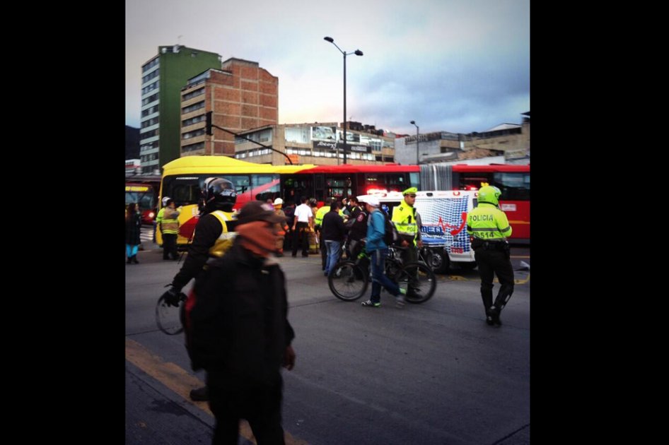 Se registra accidente entre dos articulados de Transmilenio