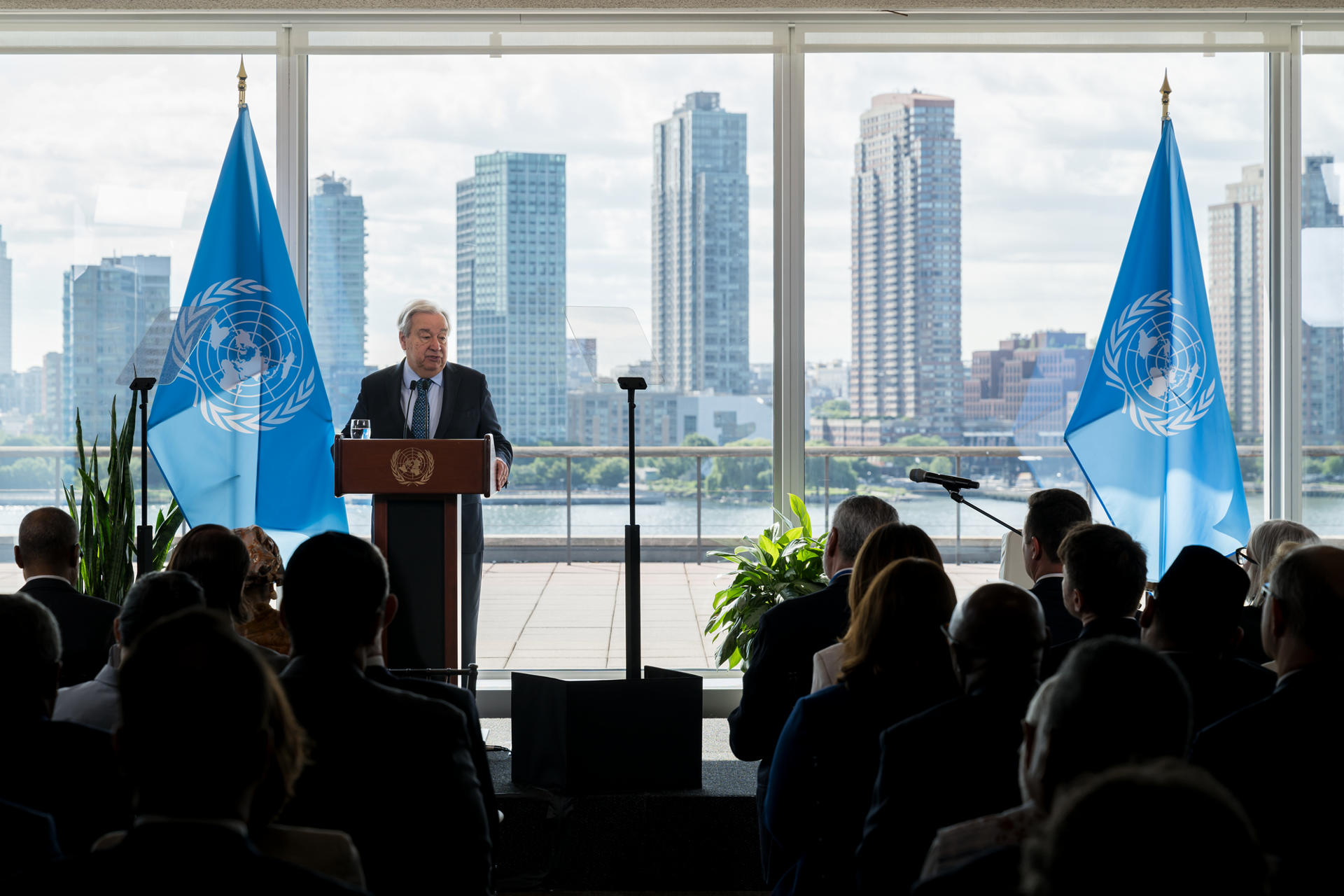 USA4043. NUEVA YORK (ESTADOS UNIDOS), 22/07/2025.- Fotografía cedida por la Organización de las Naciones Unidas (ONU) del secretario general de la ONU, António Guterres, ofreciendo un discurso este martes, en la sede del organismo internacional en Nueva York (EE.UU.). Guterres lamenta "profundamente" la salida de Estados Unidos de la Unesco, aunque no duda de que esa decisión no impedirá que la Unesco pueda continuar con sus actividades y su misión. EFE/ Mark Garten/ Organización de las Naciones Unidas (ONU) /SOLO USO EDITORIAL/NO VENTAS/ SOLO DISPONIBLE PARA ILUSTRAR LA NOTICIA QUE ACOMPAÑA (CRÉDITO OBLIGATORIO)
