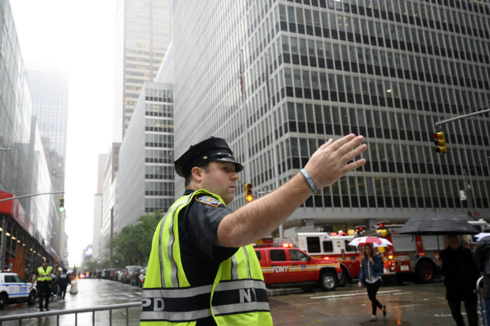 Un helicóptero se estrella contra un rascacielos en Manhattan, dicen bomberos