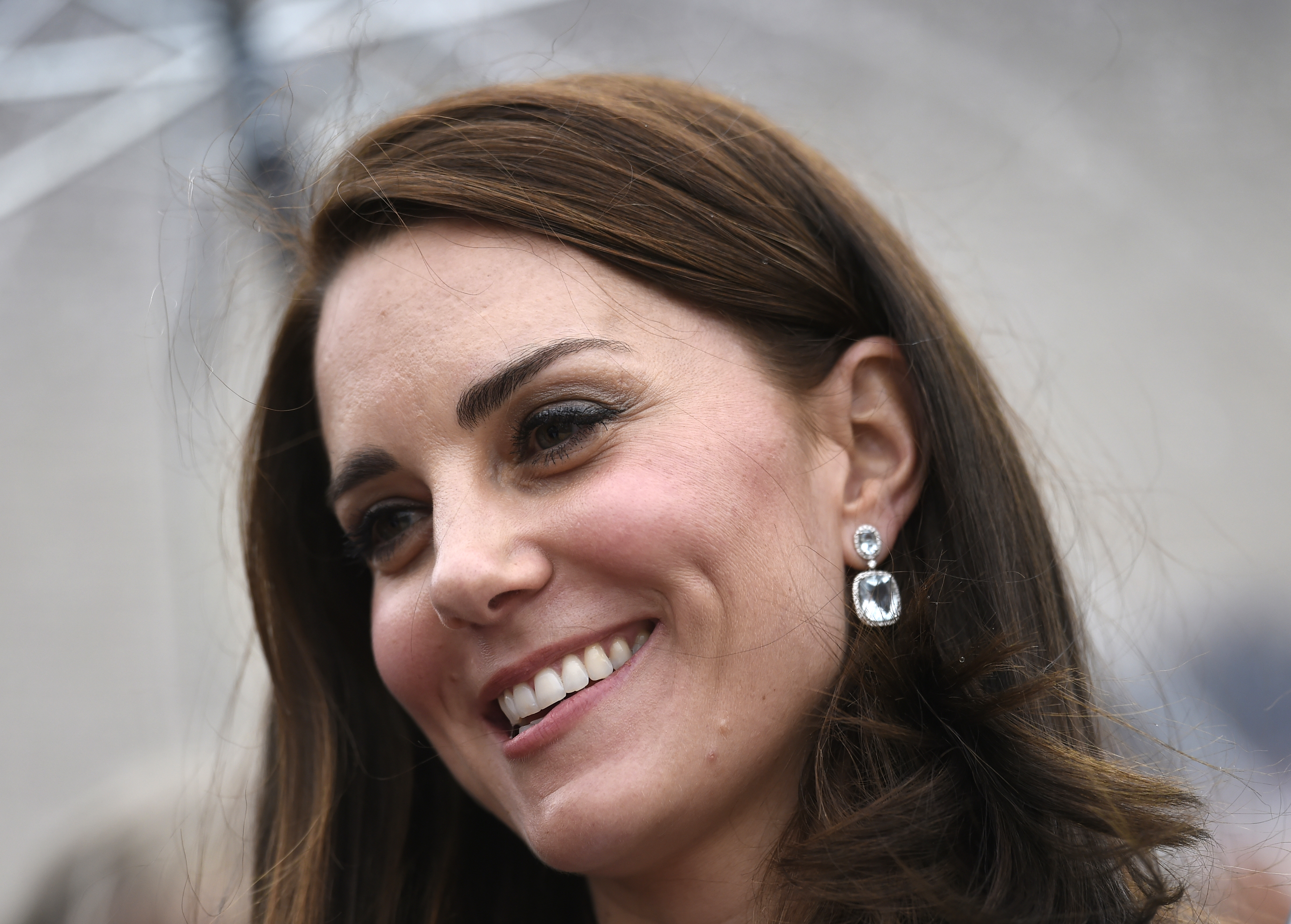 Francia confirma multas a revista Closer por fotos de duquesa Catalina en toples