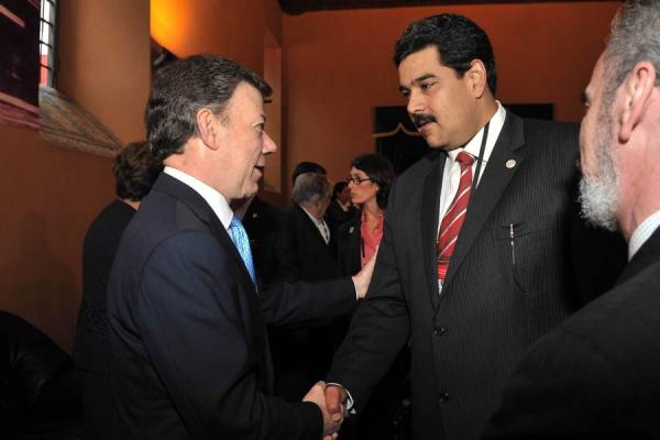 Maduro evalúa relaciones bilaterales con Colombia