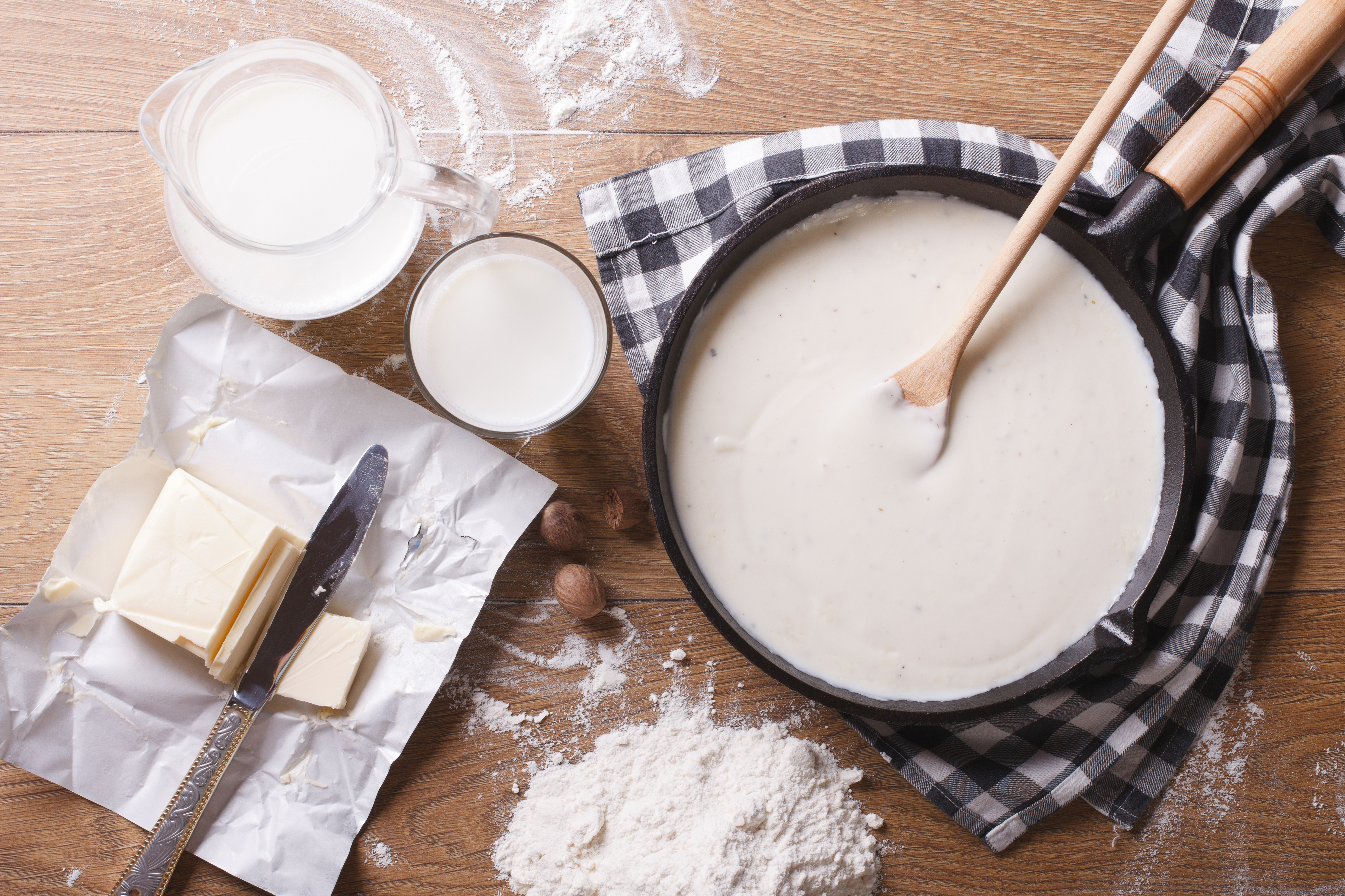 ¿Cómo hacer salsa bechamel para acompañar el pollo?
