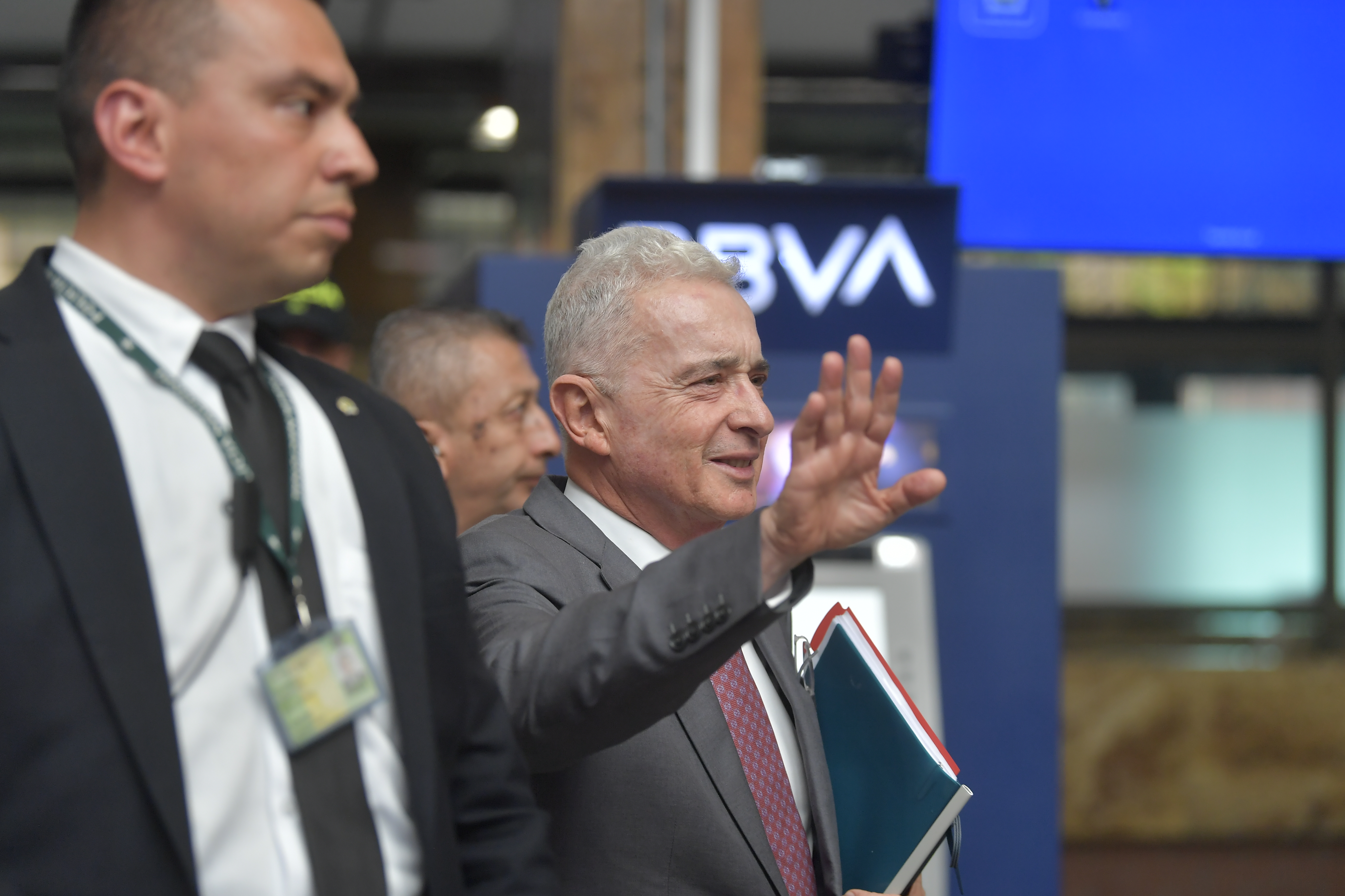 Luego de una semana, este 21 de abril se reanudó el juicio contra Álvaro Uribe