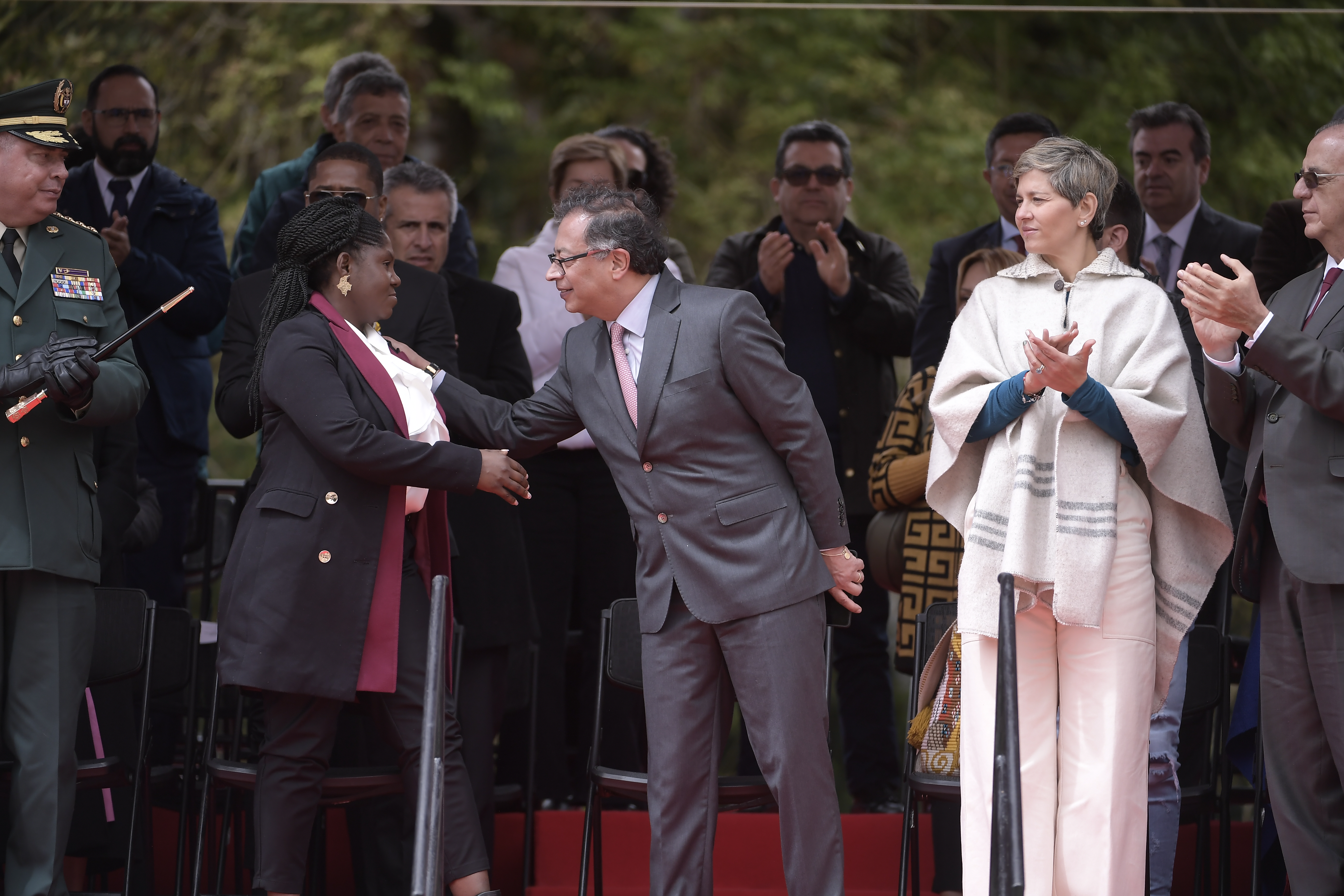 El gobierno de Petro se alista para enfrentar un plebiscito en las regionales