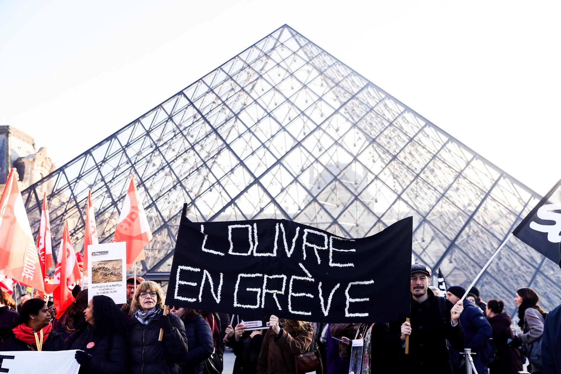 El Museo del Louvre continúa  completamente cerrado por la huelga de sus trabajadores