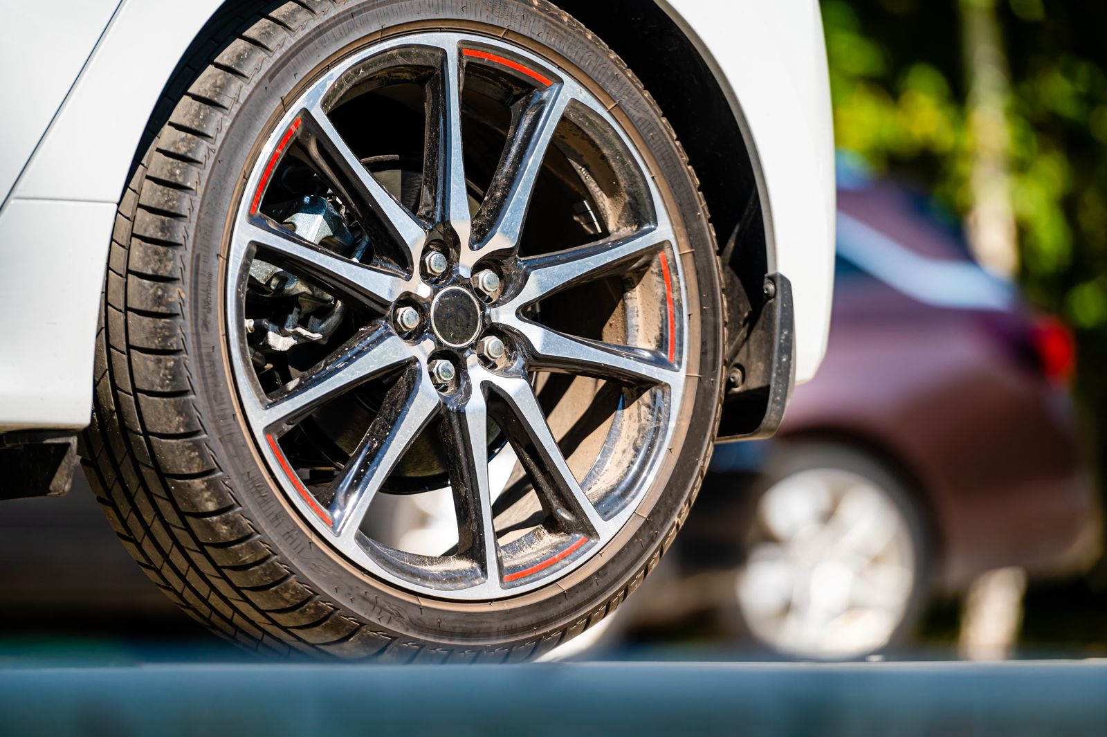 Cinco errores comunes que deterioran las llantas de su carro y cómo evitarlos