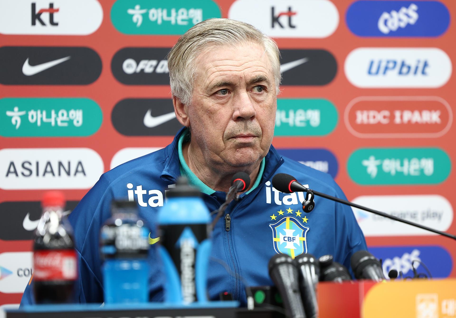 SEOUL (Korea, Republic Of), 09/10/2025.- Carlo Ancelotti, head coach of Brazil's national football team, attends a press conference at Seoul World Cup Stadium, in Seoul, South Korea, 09 October 2025, a day ahead of his team's friendly match against South Korea. (Futbol, Amistoso, Mundial de Fútbol, Brasil, Corea del Sur, Seúl) EFE/EPA/YONHAP SOUTH KOREA OUT
