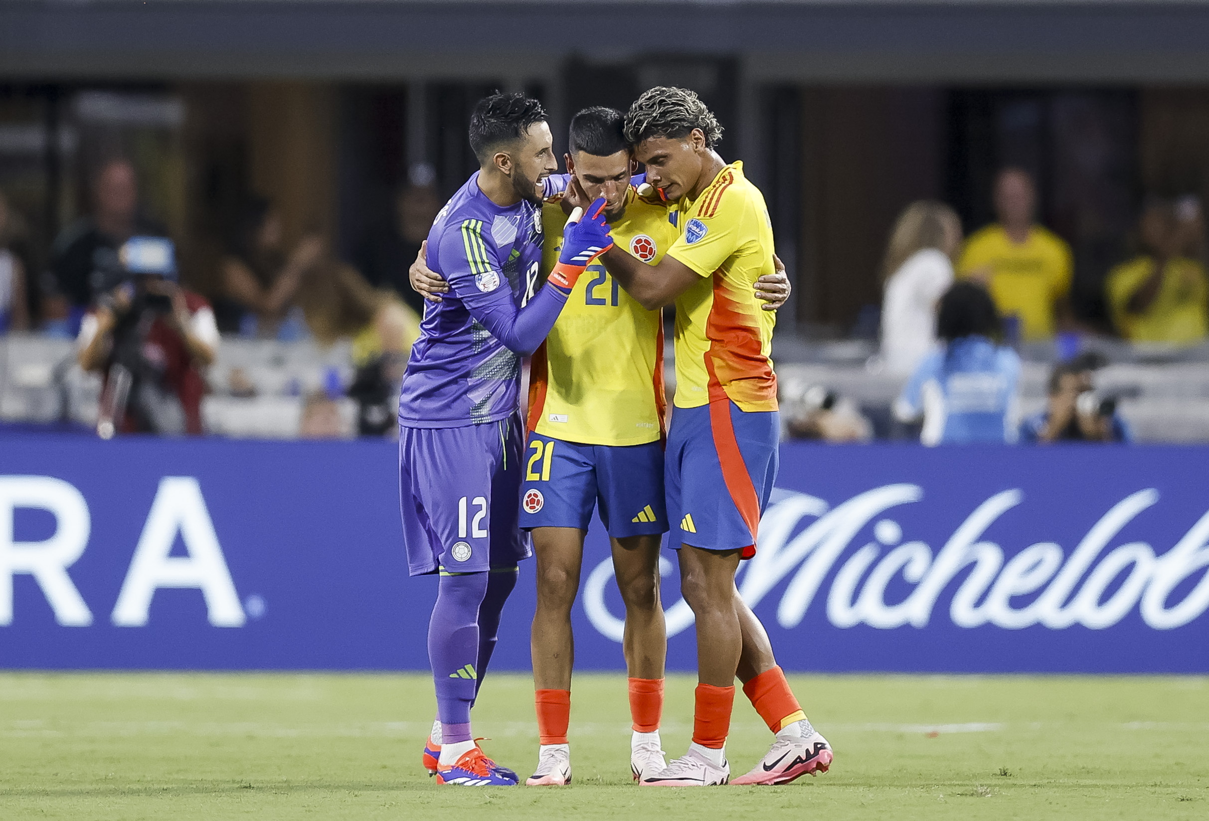 “Tengo mi corazón roto en dos”: Daniel Muñoz habló de su roja contra Uruguay