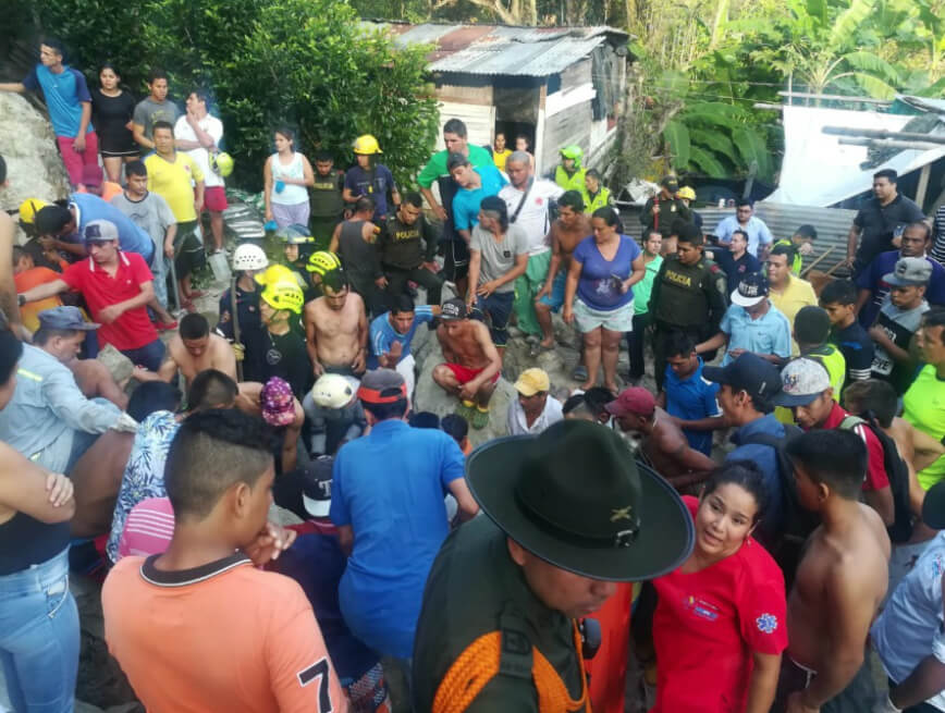 Dos muertos y tres heridos tras desprendimiento de roca sobre una vivienda en Neiva