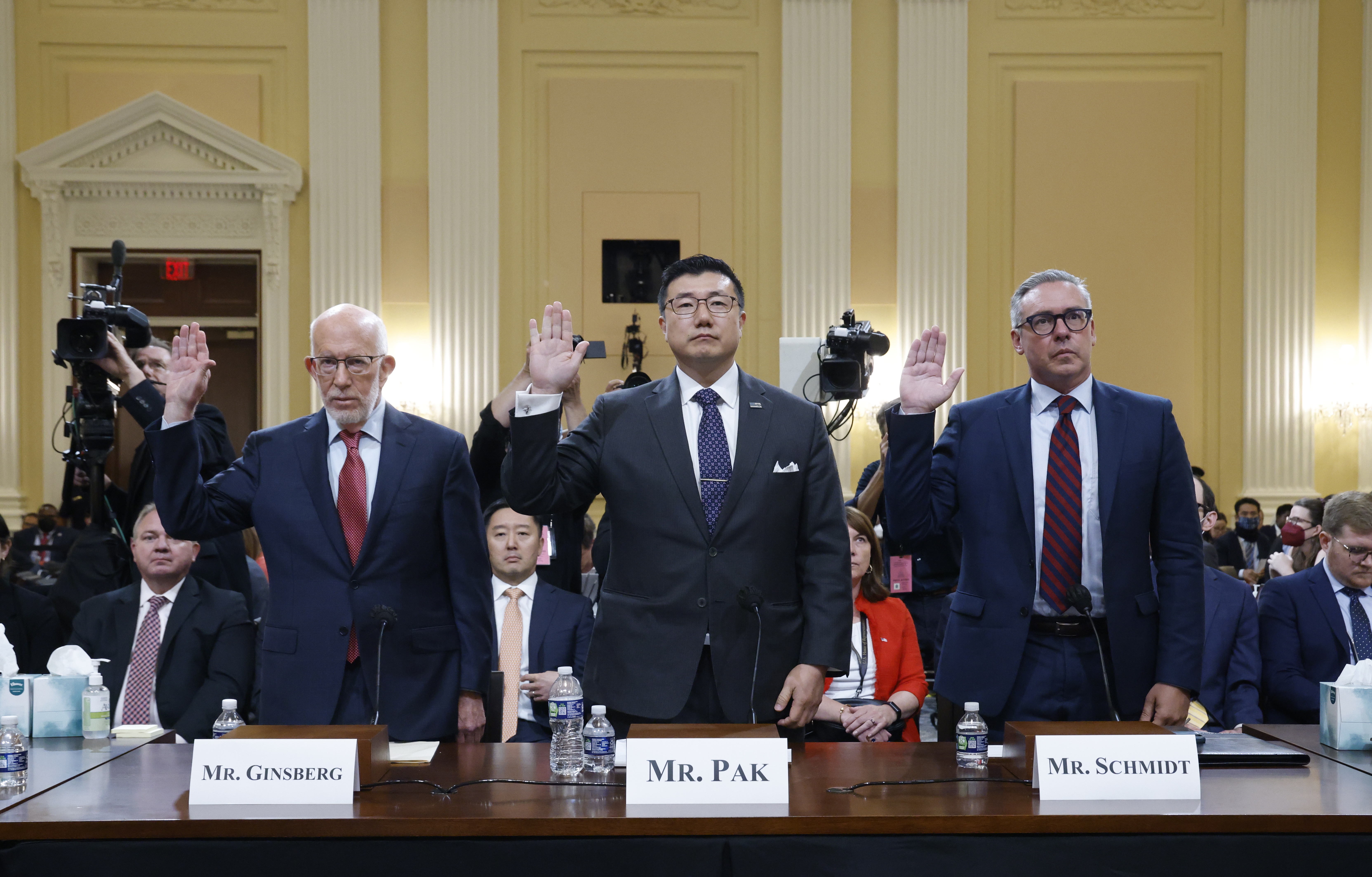 Washington (United States), 13/06/2022.- Republican election attorney Ben Ginsberg, former U.S. Attorney for Georgia Bjay Pak, who resigned as former President Trump sought to overturn Georgia's election results and Al Schmidt, the only Republican on Philadelphia's 2020 elections board, are sworn in to testify during the second public hearing of the U.S. House Select Committee to Investigate the January 6 Attack on the United States Capitol, on Capitol Hill in Washington, DC, USA, 13 June 2022. (Elecciones, Atentado, Estados Unidos, Filadelfia) EFE/EPA/JONATHAN ERNST / POOL
