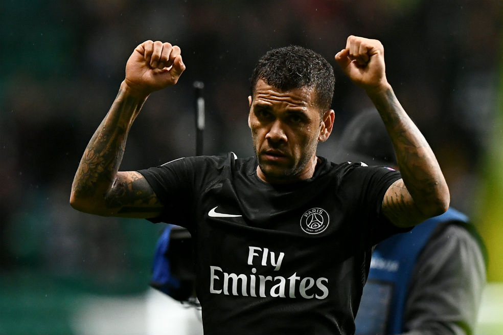 Dani Alves, indignado porque el River-Boca se juegue en Madrid