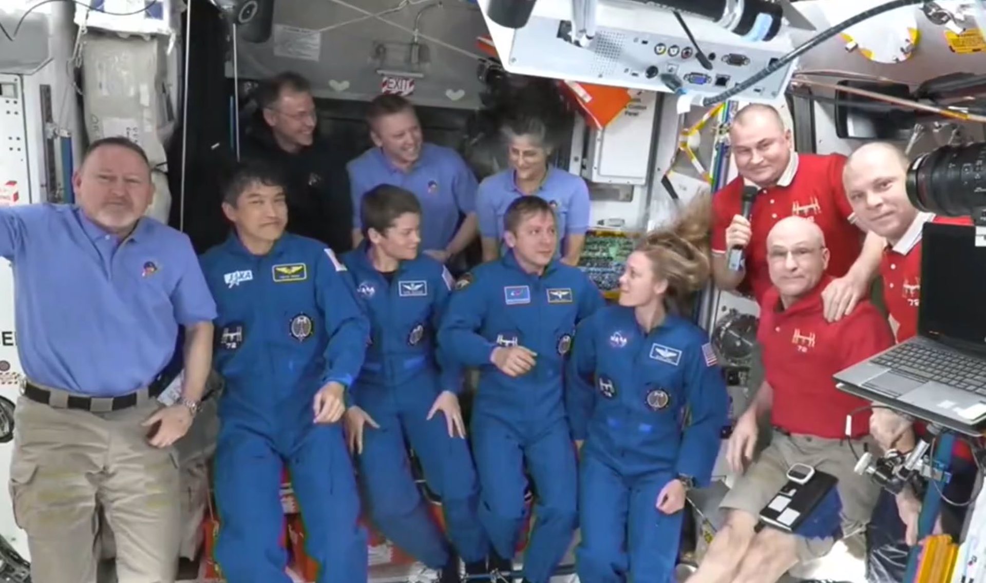 Los astronautas varados de la NASA recibieron una nave para volver a la Tierra