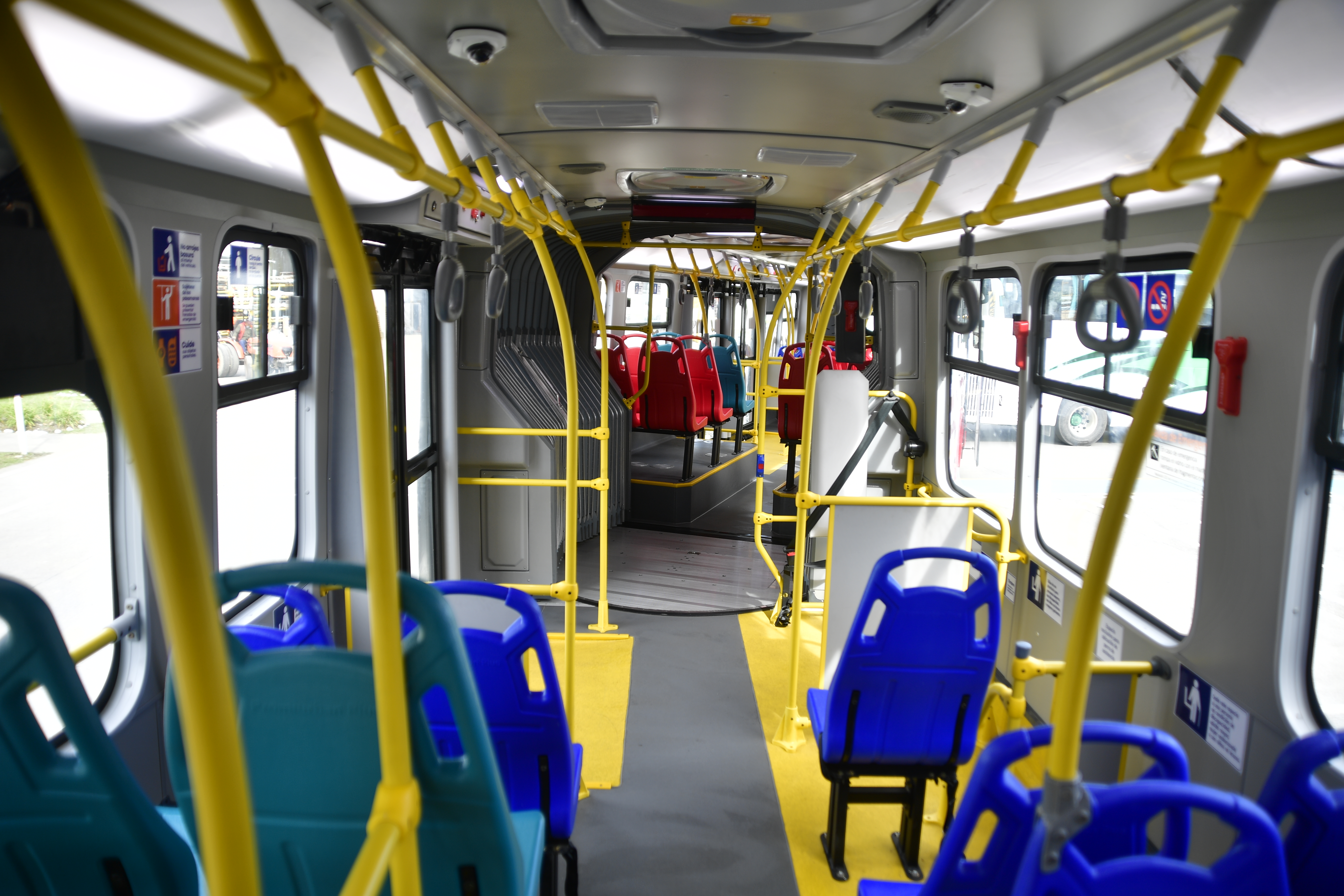 “Más caro, el mismo servicio”: así ven los bogotanos el alza del pasaje en TransMilenio