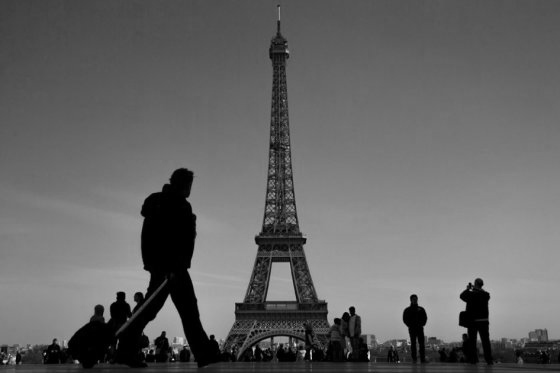 Un campo de refugiados bajo el metro de París