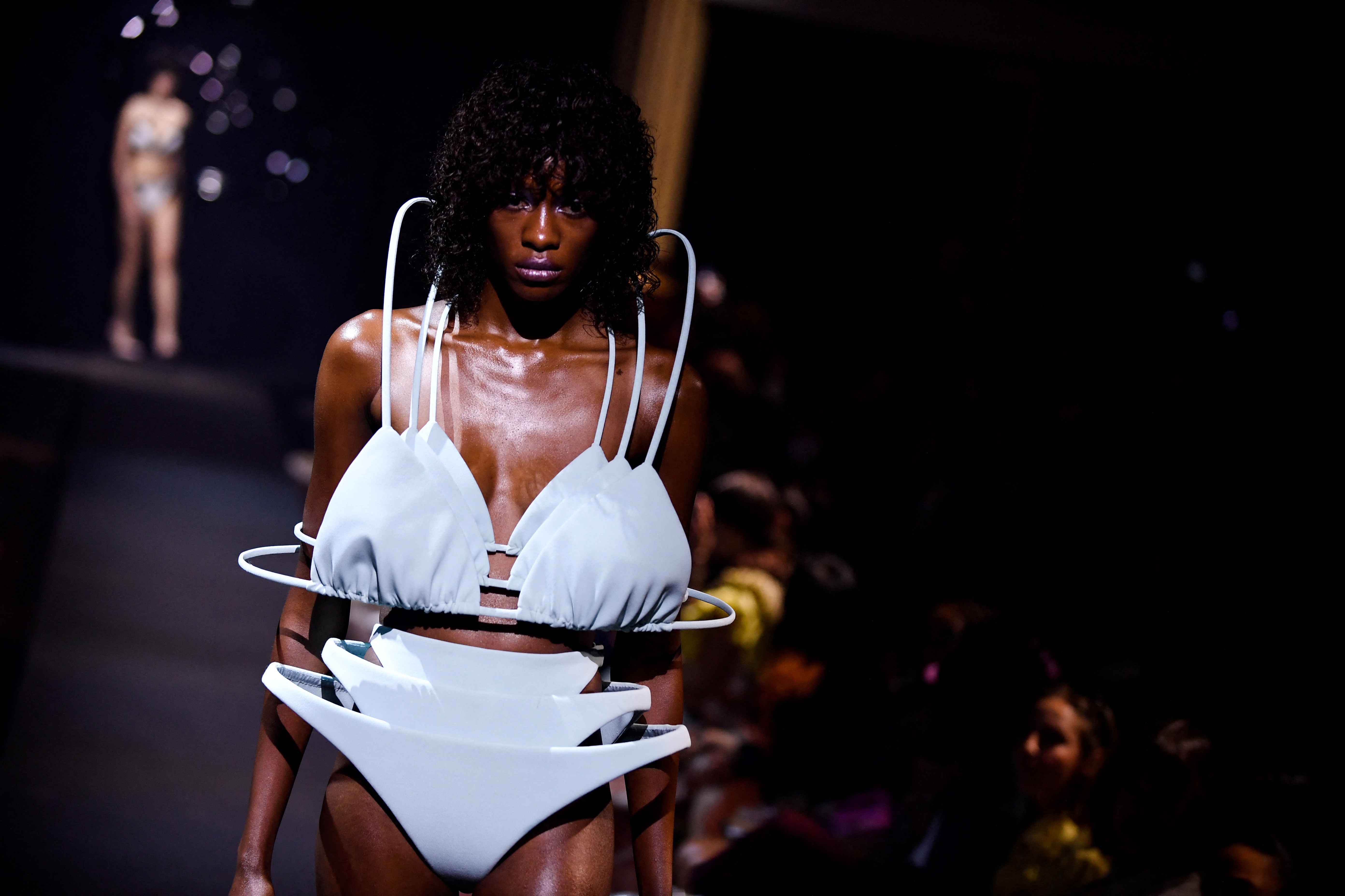 La casa de moda Viktor & Rolf cumple 30 años en la alta costura
