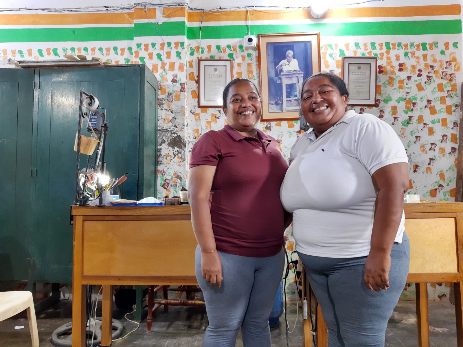 La filigrana es una técnica orfebre, utilizada en la joyería artesanal, muy tradicional en Mompox. Algunas de las artistas son las hermanas Liliana y Lida Herrera, del Taller de Joyería L & L.