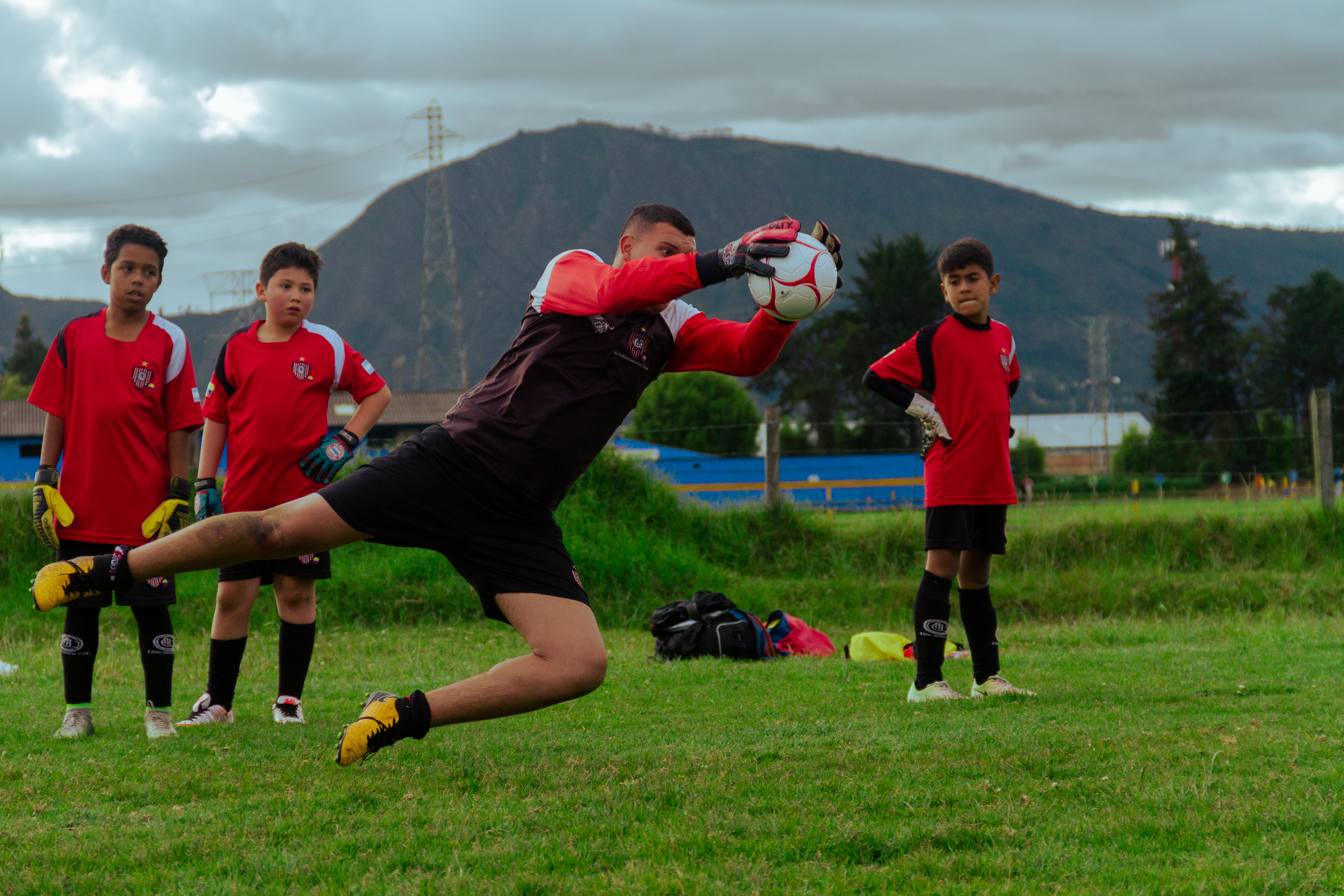 Chacarita Juniors abrió convocatoria para seleccionar jóvenes en Bogotá