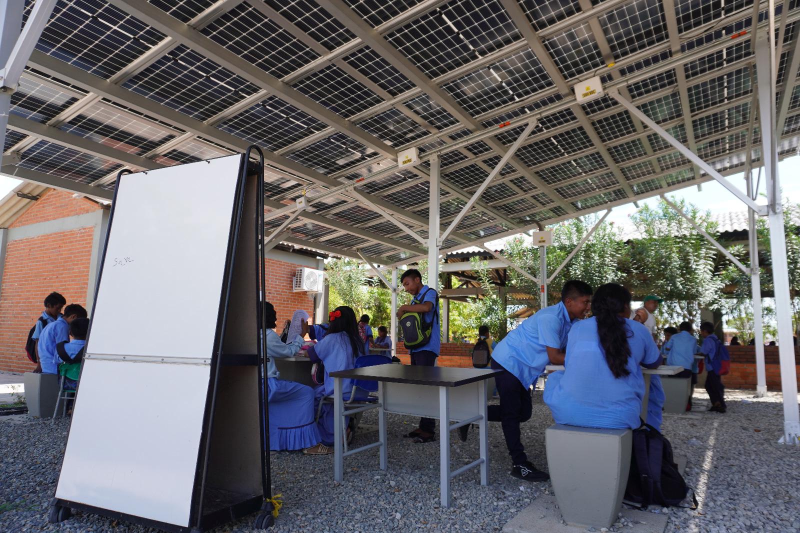 Ecopetrol lleva energía solar a colegio wayuu en La Guajira