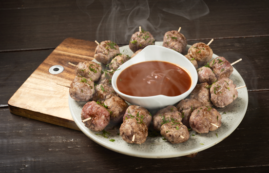 ¿Cómo hacer unos deliciosos pinchos de albóndigas de carne de cerdo?