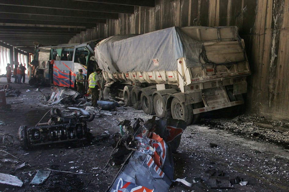 Cuatro muertos y 26 heridos tras choque en una vía entre Chile y Argentina