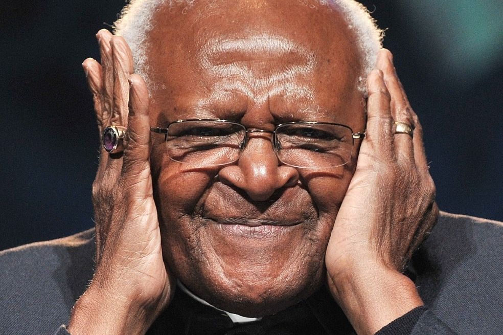 Recordando a Desmond Tutu: la vez que el arzobispo fue cateado en el aeropuerto