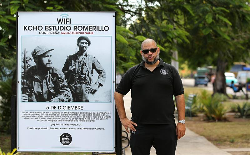 Primer punto wifi gratuito de Cuba permite a jóvenes descubrir internet