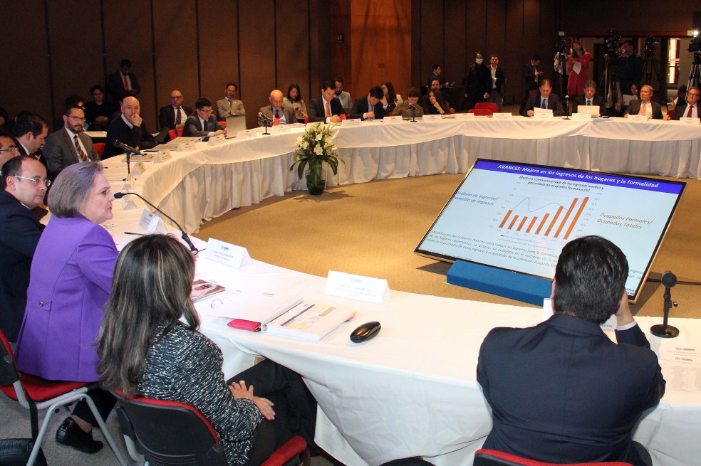 Tímida discusión de salario mínimo 2017