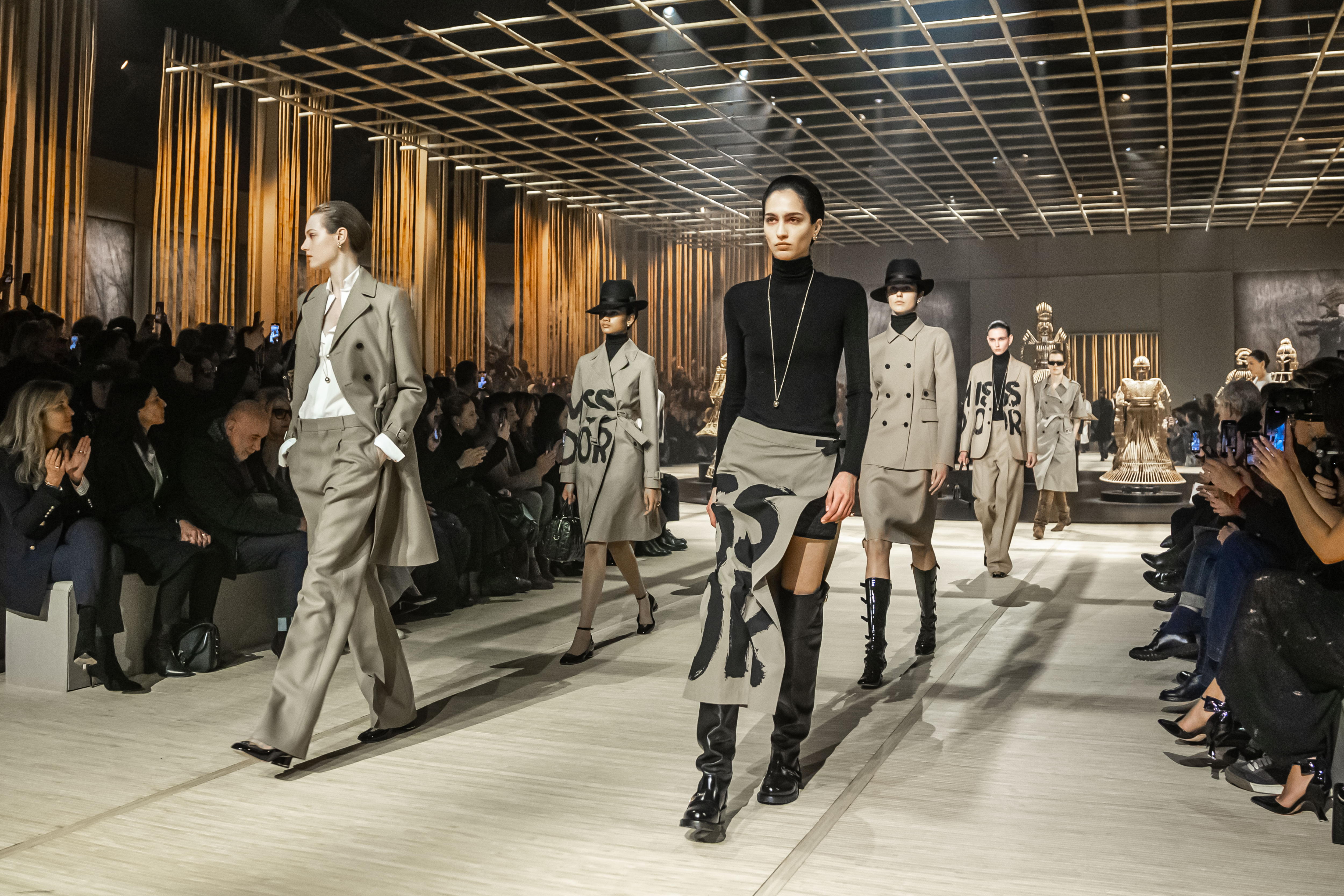 Paris (France), 27/02/2024.- Models present creations from the Fall/Winter 2024/2025 Collection by Italian designer Maria Grazia Chiuri for Dior fashion house during Paris Fashion Week, in Paris, France, 27 February 2024. The presentation of the women's collections runs from 26 February to 05 March 2024. (Moda, Francia) EFE/EPA/CHRISTOPHE PETIT TESSON