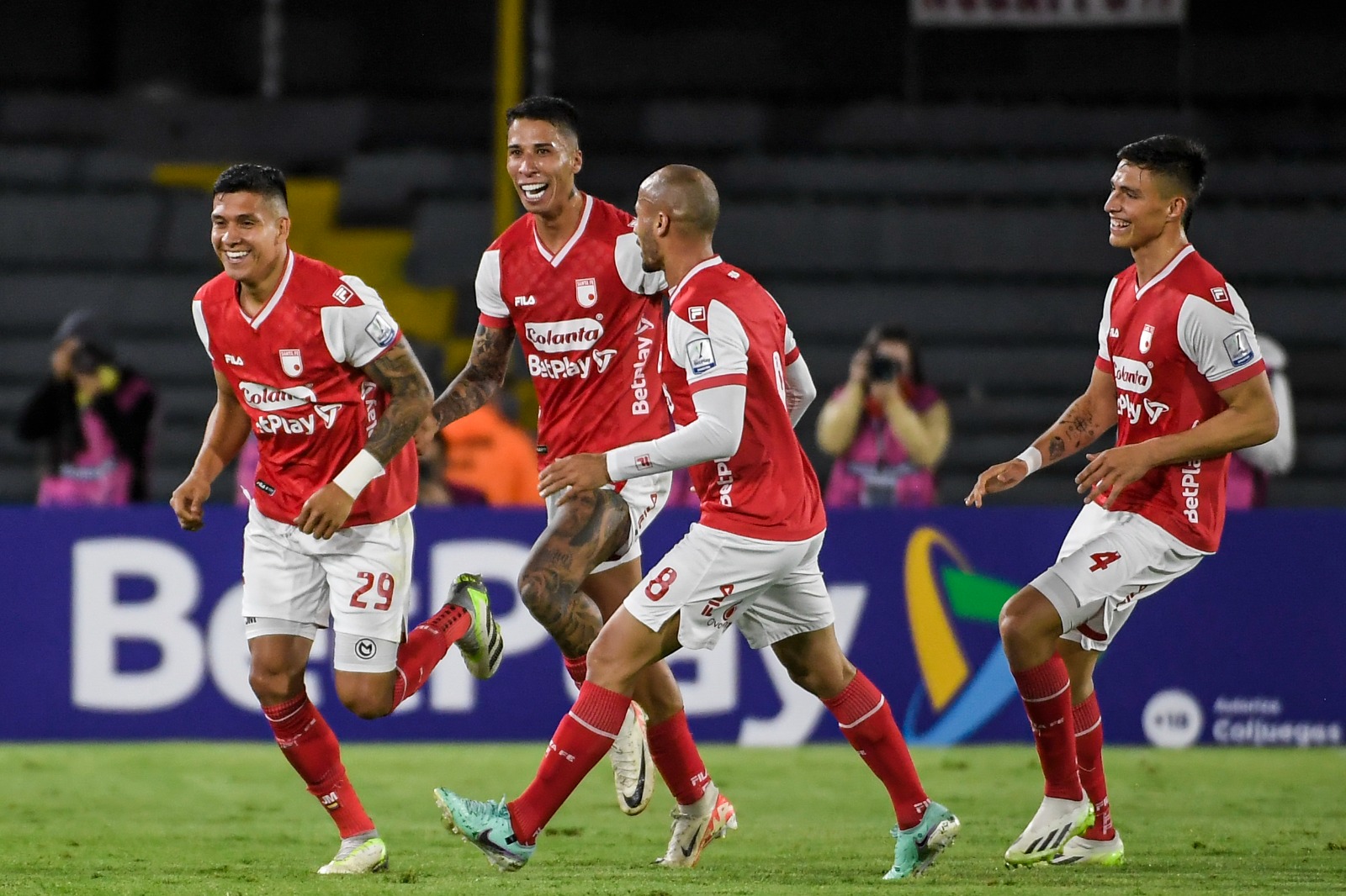 Santa Fe ganó, gustó y goleó al Junior en El Campín