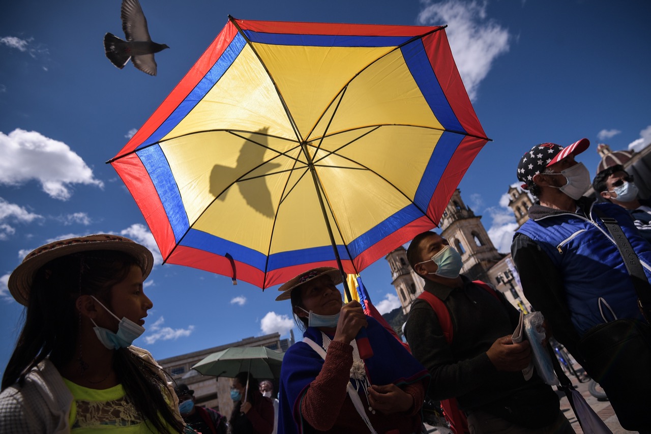 Por las protestas se ha visto afectado el sistema TransMilenio, por lo cual las troncales de la NQS Sur, Suba, Carrera Décima y Caracas Sur tienen inconvenientes en la prestación del servicio.