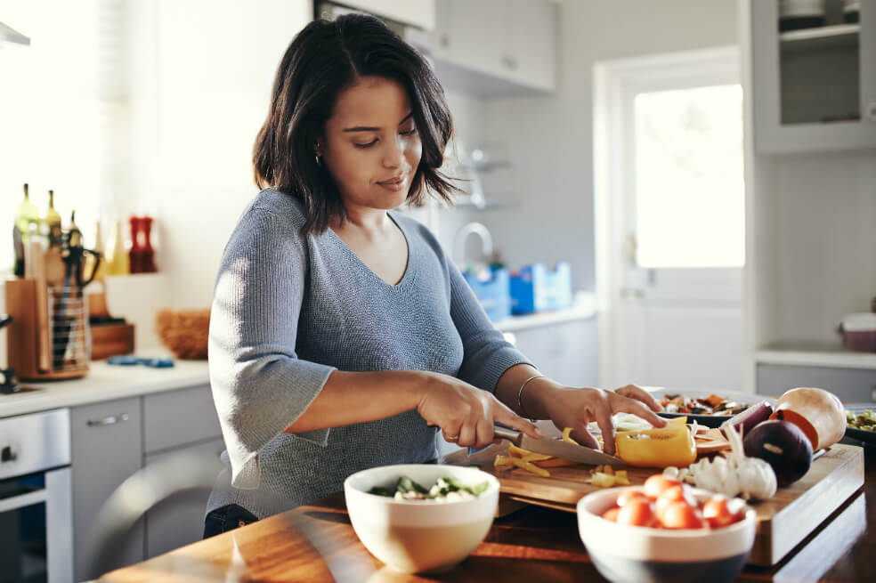 Cómo debe alimentarse una mujer en cada etapa de la vida