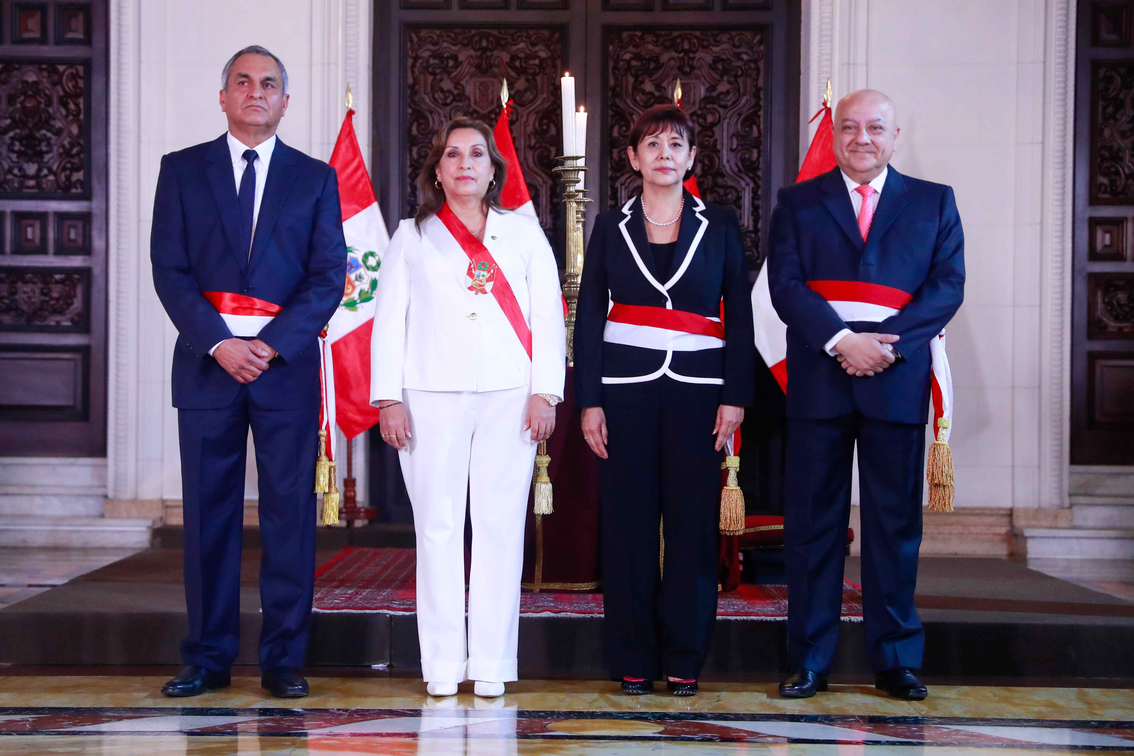 Perú: ola de renuncias en el gabinete de Dina Boluarte tras escándalo “Rolexgate”