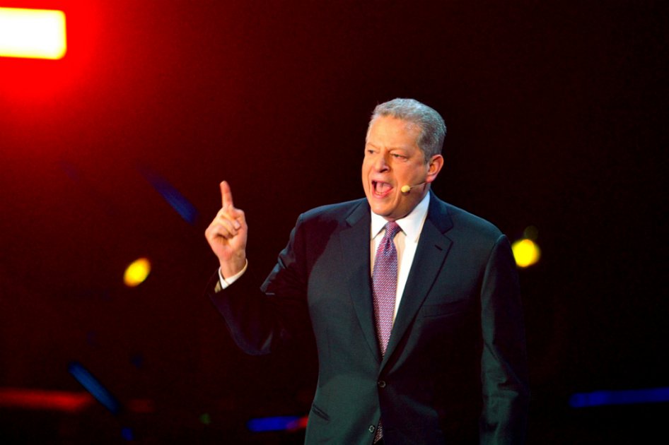 Al Gore llegó a Bucaramanga y dará su charla el viernes a las 9 de la mañana