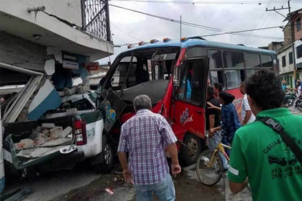 Un policía muerto y tres heridos dejó accidente de tránsito en Florida, Valle