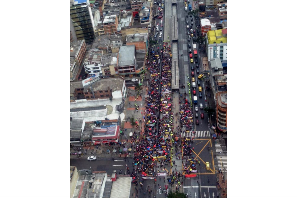Sobre el mediodía, este era el panorama de la Avenida Caracas con 57. /Foto: Cortesía Carlos Raigoso – Patrullero del aire RCN
