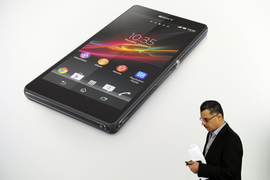 Pantalla solar o recarga sin cable, teléfonos móviles buscan autonomía