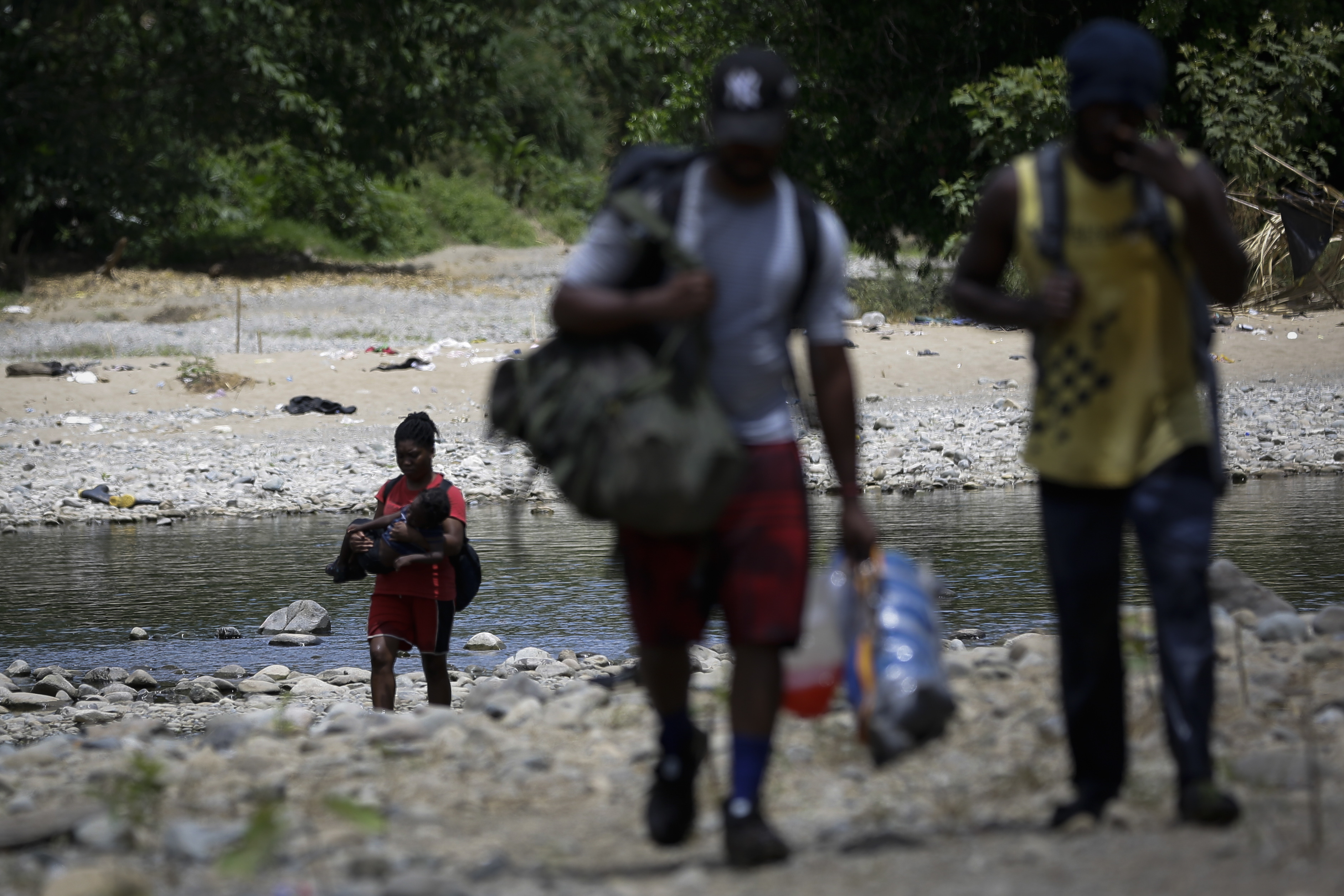 Cae red de tráfico de migrantes que cobraba hasta 5.000 dólares por paquetes “VIP”