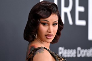 Absuelven a Cardi B en juicio civil por agresión. “Yo no toqué a esa mujer”