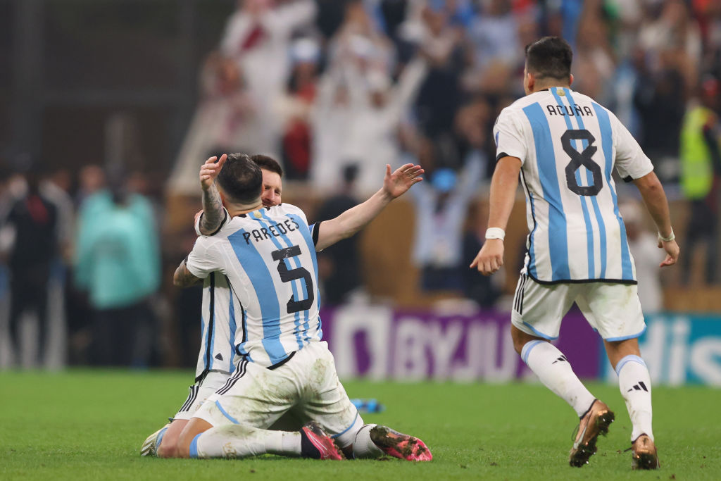 En un reñido partido, Argentina logró coronarse como el nuevo campeón del mundo en Qatar con un marcador de 4-2 venciendo a Francia en penales.
