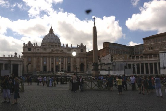Aplazan juicio contra periodistas en el Vaticano