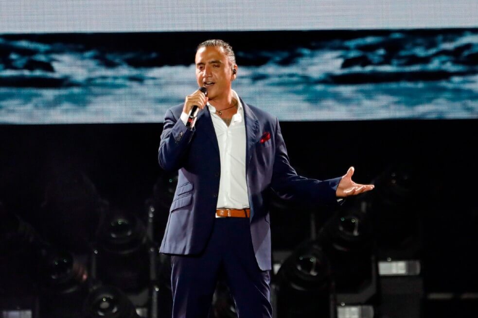 Alejandro Fernández canta «Eso y más», de Joan Sebastian