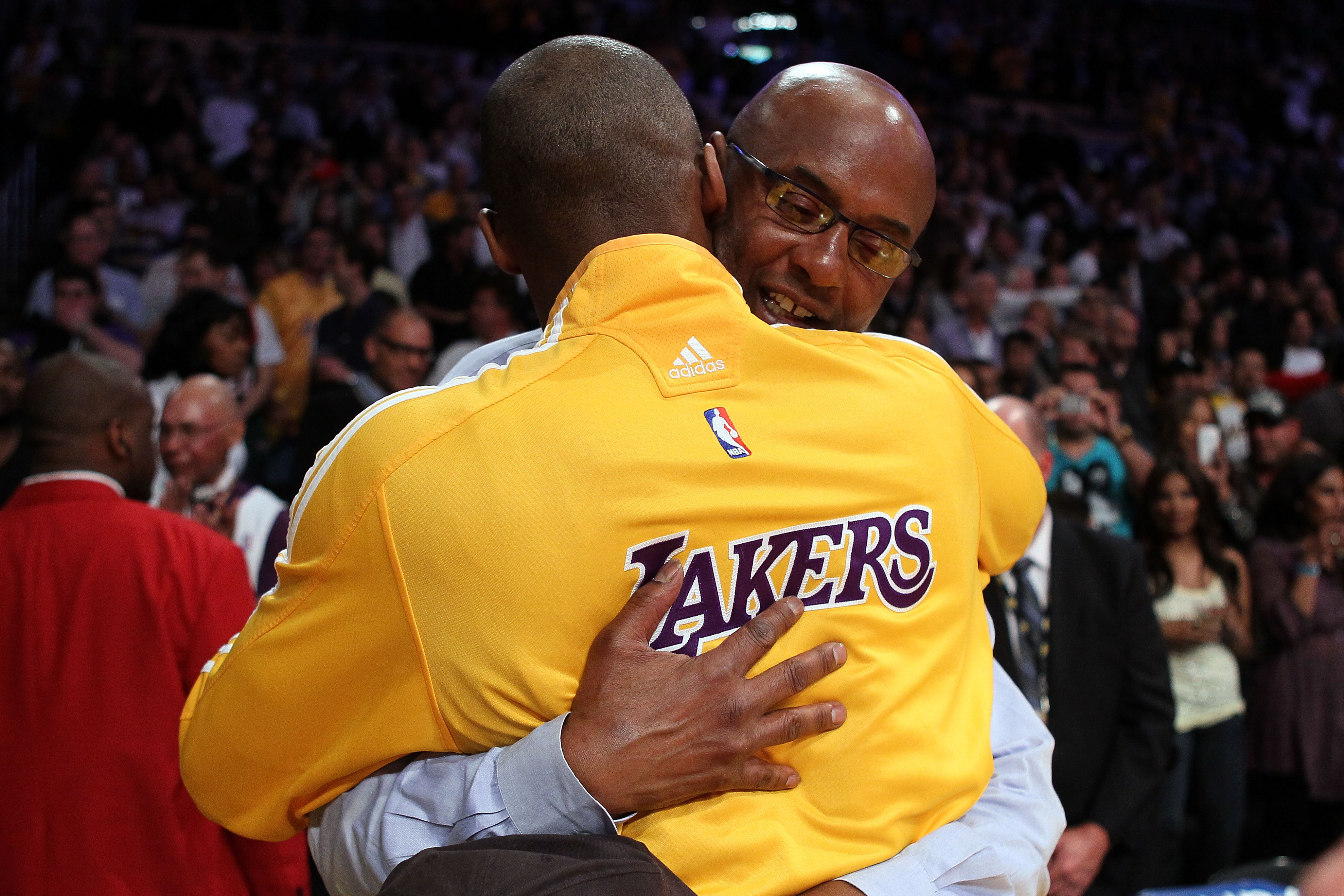 Murió Joe Bryant, papá de Kobe y exjugador de la NBA: “nos entristece”