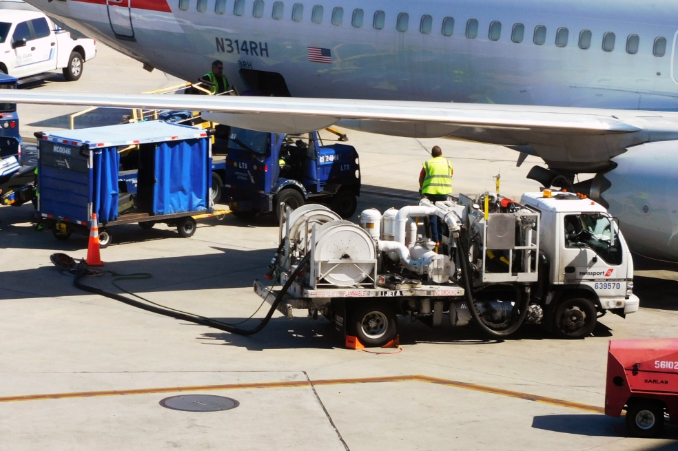 Volar con un combustible menos contaminante, el sueño de la aviación colombiana