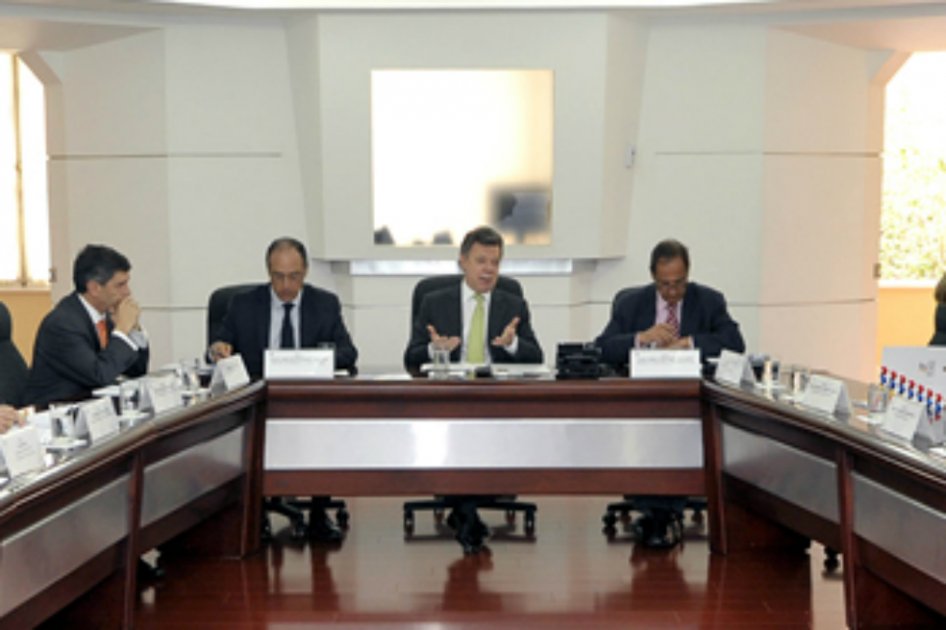 Gobierno y Banco de la República buscan fórmulas contra revaluación