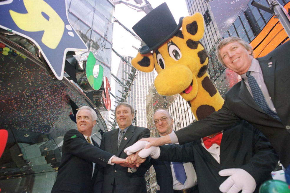 Una semana después de anunciar el cierre de Toys ‘R’ Us en EE.UU, muere su fundador, Charles Lazarus