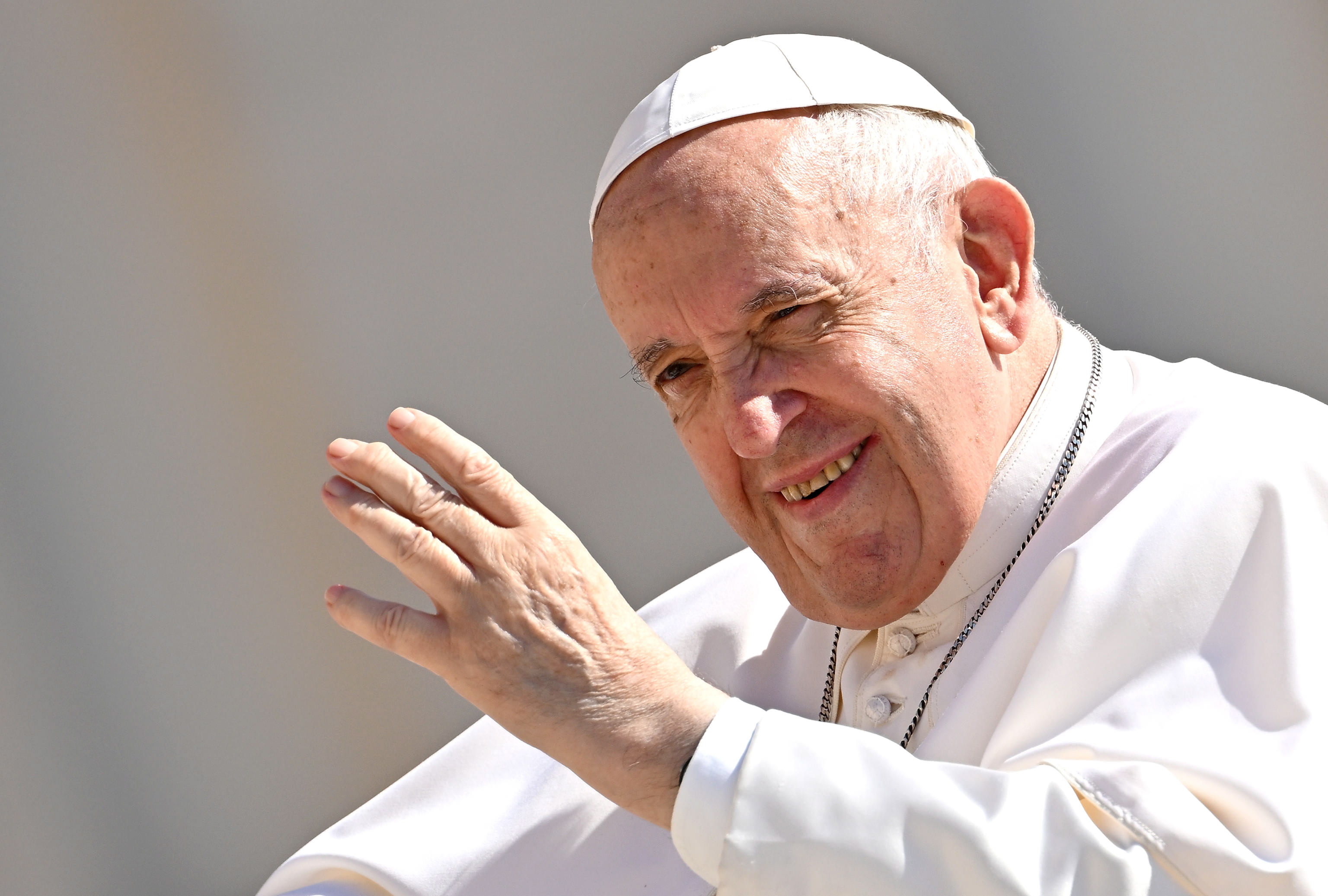 Papa Francisco autoriza el primer paso para canonizar al padre 